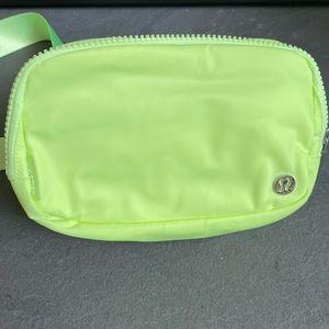 Faded Zap LULULEMON Everywhere belt bag. NWT